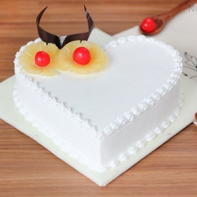 Pineapple Vanilla Heart Cake