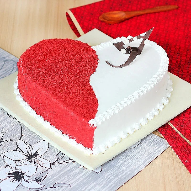 Red Velvet Vanilla Cake