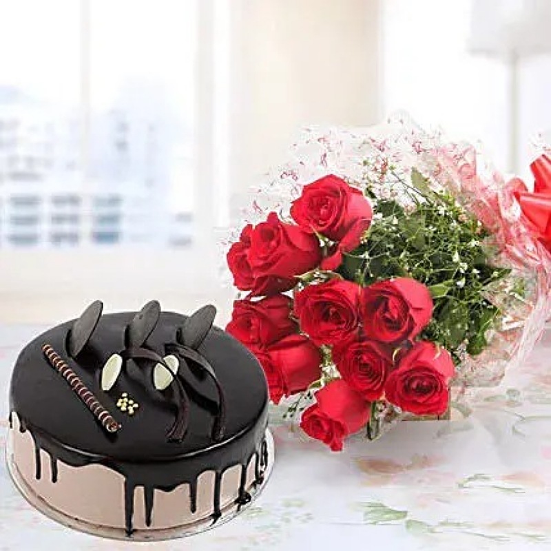 Red Roses With Yum Choco Cake
