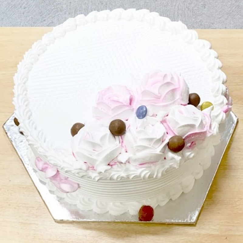 Flowery Vanilla Cake