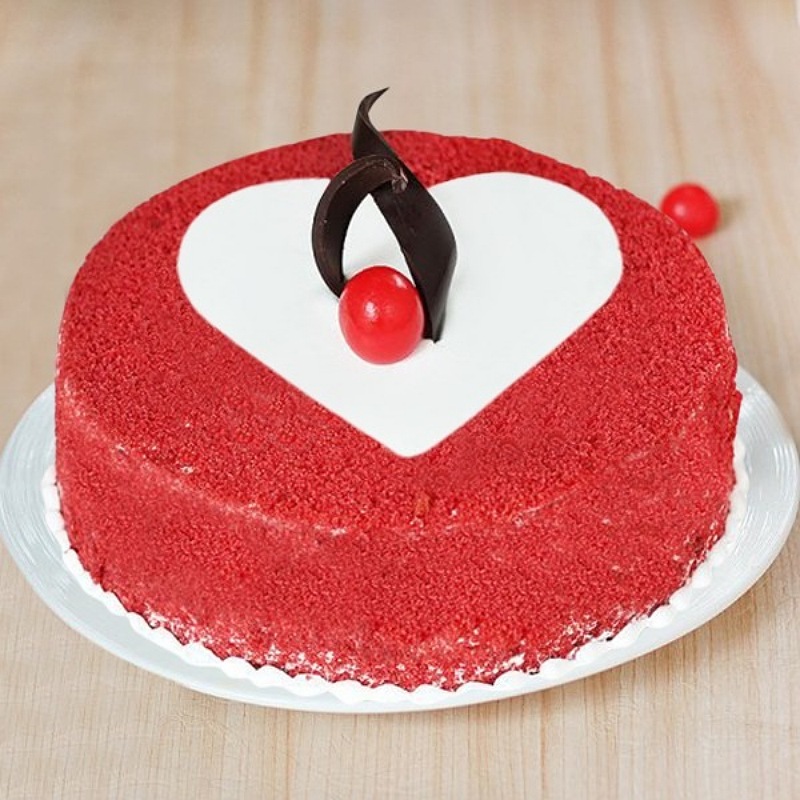 Appetizing Round Red Velvet Cake