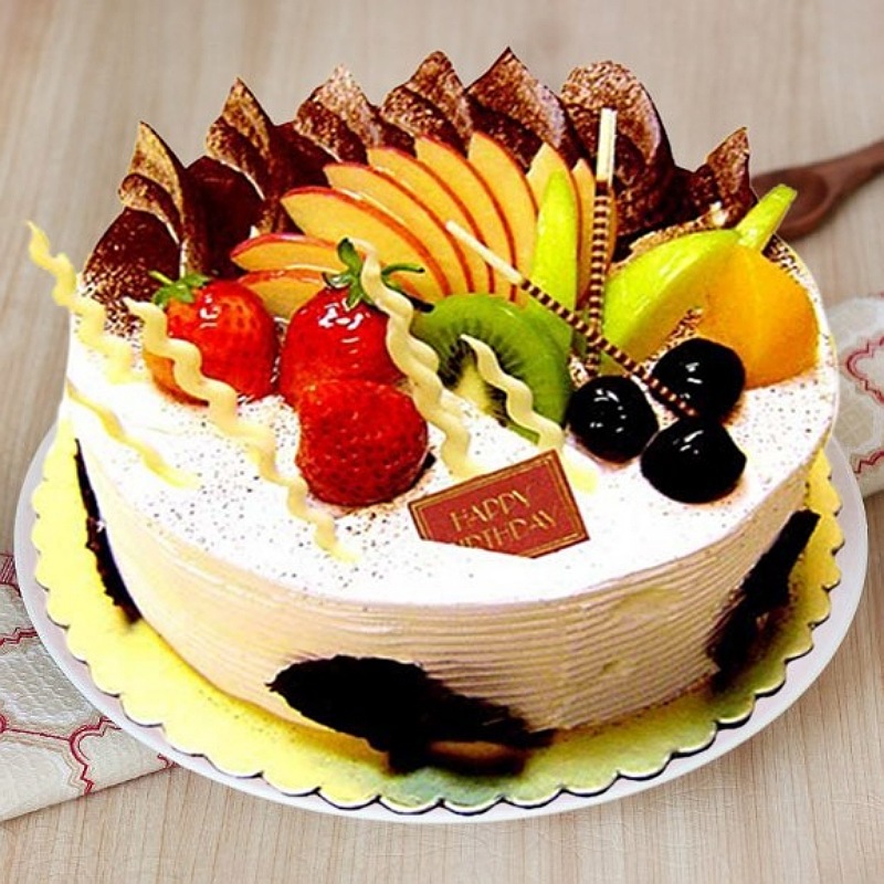 Creamy Vanilla Fruit Cake