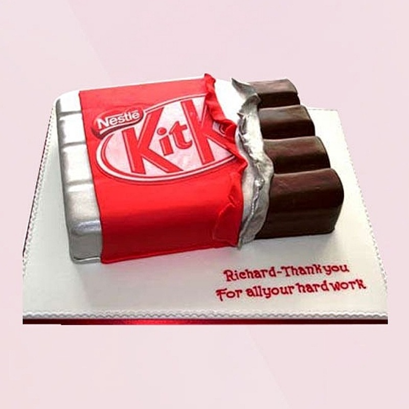 KitKat Shaped Cake