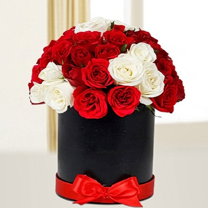Red N White Roses Box