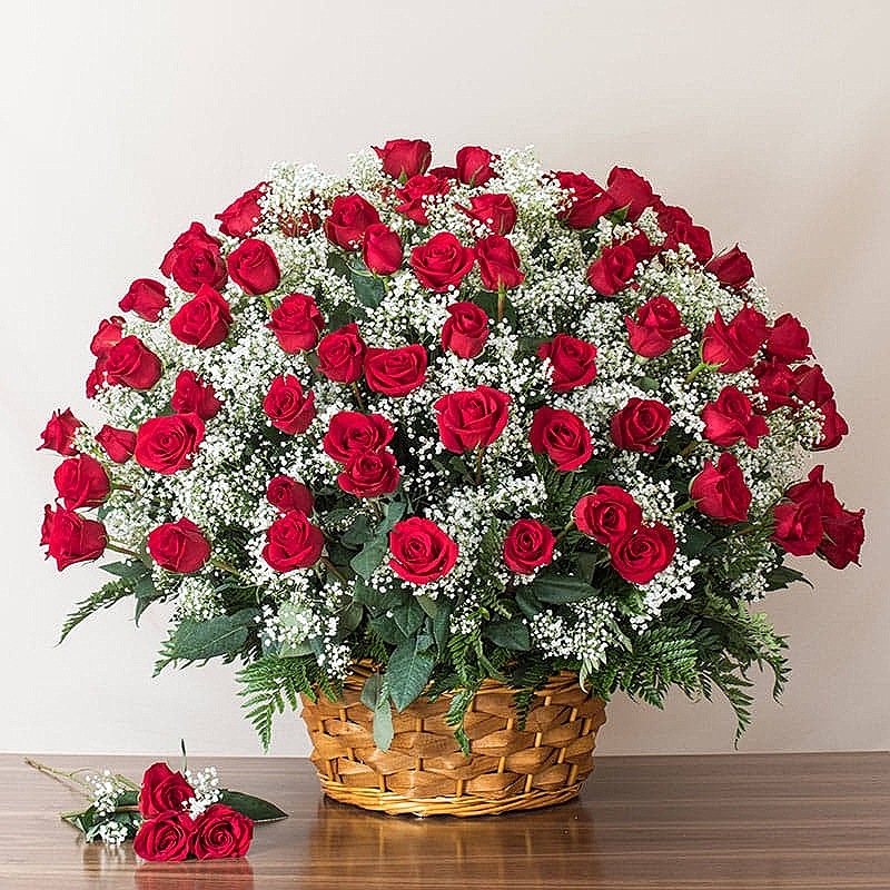 Exquisite Red Roses Arrangement