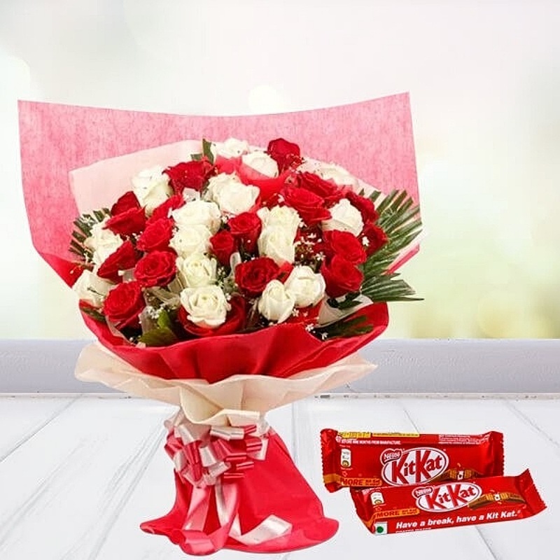 Red & White Roses With KitKat
