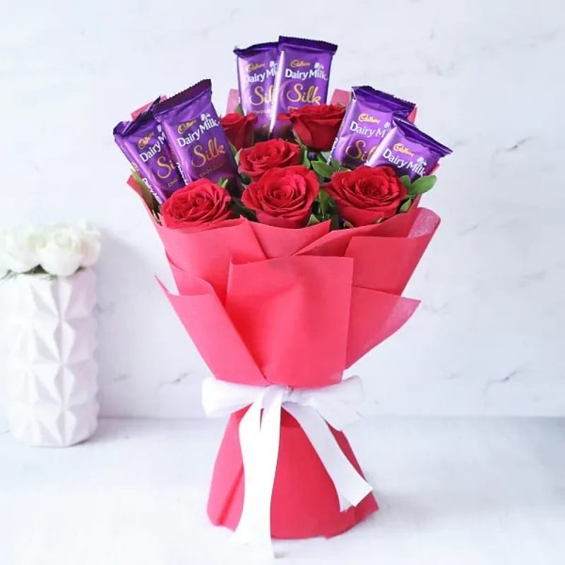 Lovely Red Roses Bunch N Silk Valentine's Gift