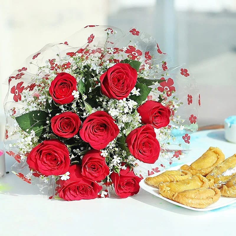 Red Roses With Gujiya Holi Gifts