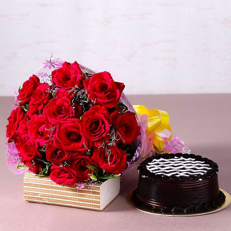 Red Roses With Truffle Cake