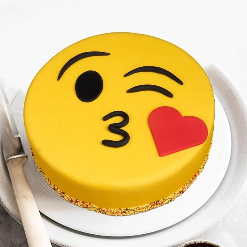 Kissing Emoji Fondant Cake