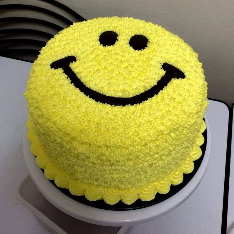 Cutie Smiley Emoji Cake