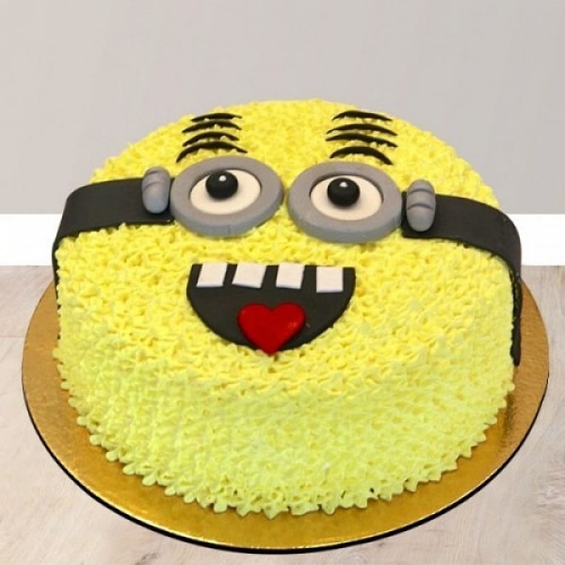 Smiley Minion Cake
