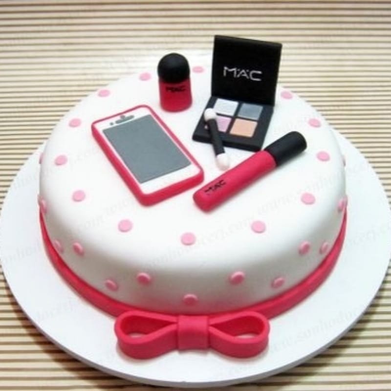 Hello Kitty Makeup Cake - Decorated Cake by MsTreatz - CakesDecor