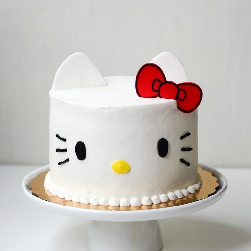 Cute Hello Kitty Cake